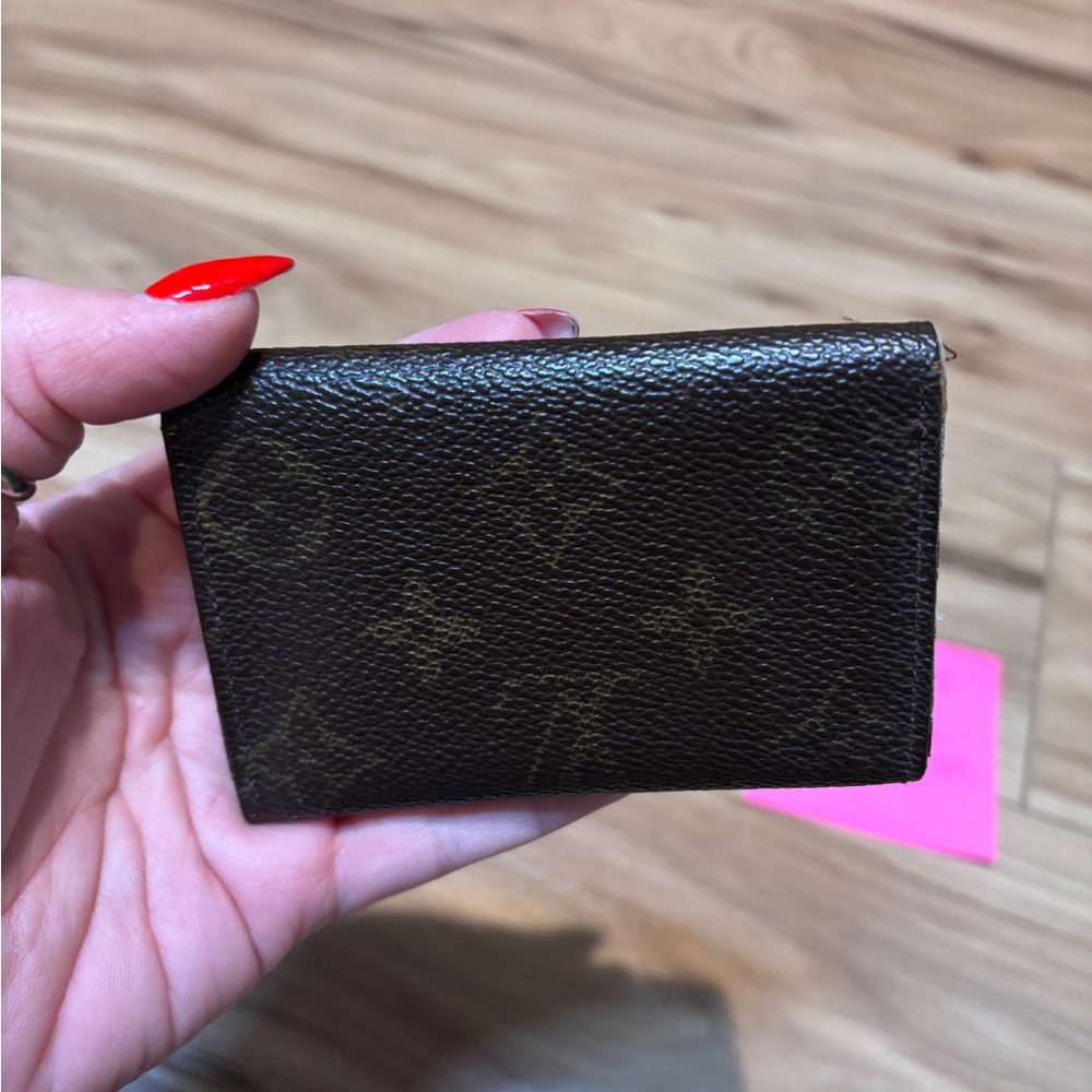 Louis Vuitton ๐ MONOGRAM KEY HOLDER ๐ - Picture 3 of 8